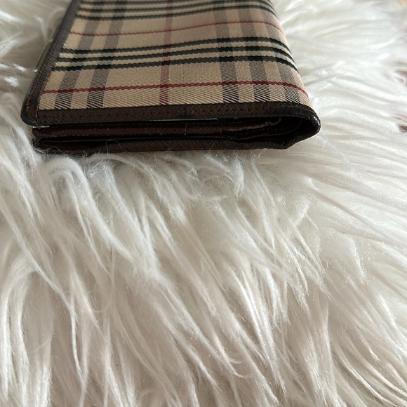 EUC Burberry kisslock wallet - Picture 3 of 7